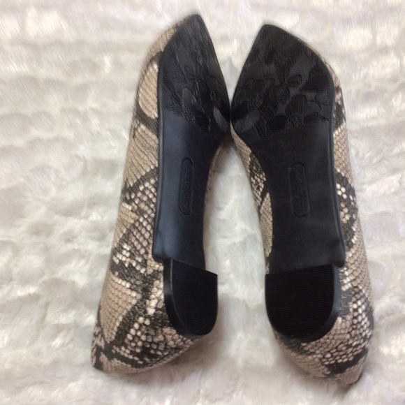 NIB Comfortview Wide Width Faux Snakeskin Flats 8.5W - Picture 7 of 9